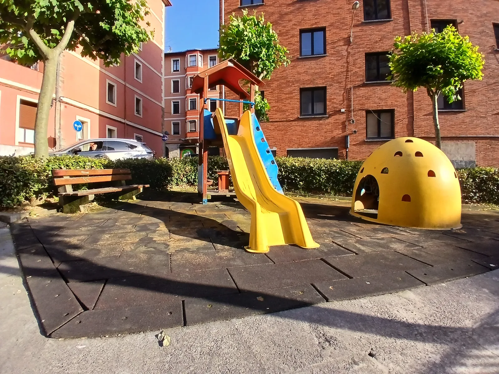 Parque con cuevecita